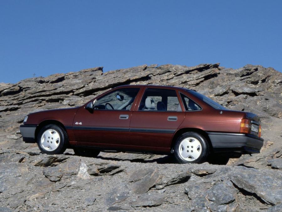  Opel Vectra 1.8 S 4x4 Sedan 1988 года  (фото 3 из 3)